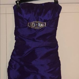 Slim fitting purple strapless dress